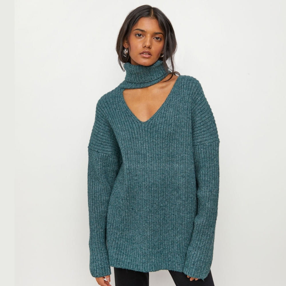 Oversized Ribbed Turtleneck - Picture 6 of 12